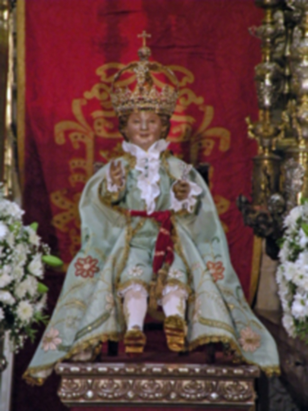 La Virgen de los Reyes patrona de la Archidiócesis de Sevilla, ha regresado a la capilla Real.