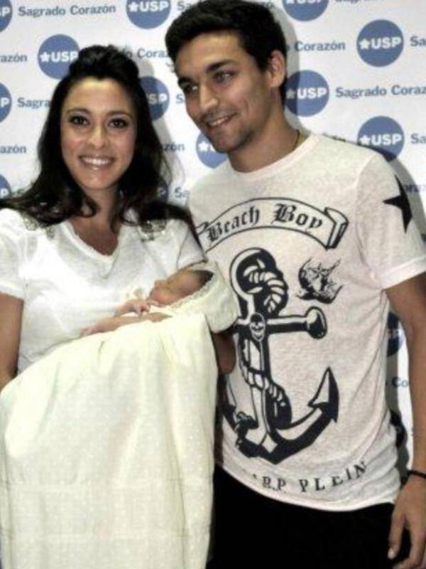 El mundialista Jesús Navas, presenta a su primer hijo
