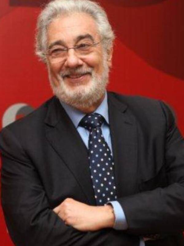 Los duques de Alba, Naty Abascal, Ana María Abascal y Alejandra Ortiz Osborne y su marido Joaquín Buendía, en el estreno de placido domingo en la maestranza 