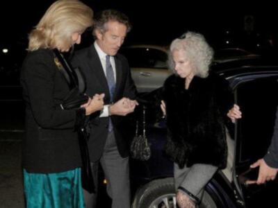 Los duques de Alba, Naty Abascal, Ana María Abascal y Alejandra Ortiz Osborne y su marido Joaquín Buendía, en el estreno de placido domingo en la maestranza 