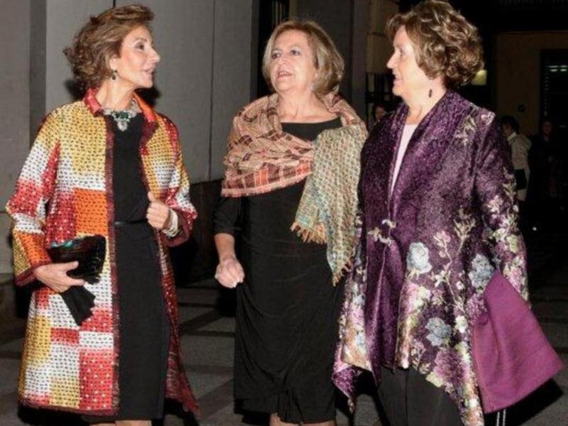 Los duques de Alba, Naty Abascal, Ana María Abascal y Alejandra Ortiz Osborne y su marido Joaquín Buendía, en el estreno de placido domingo en la maestranza