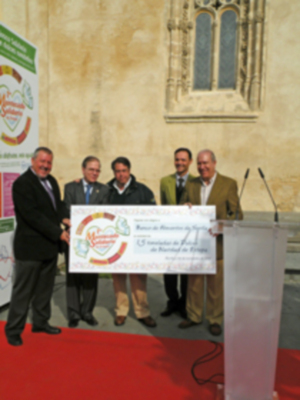 Sevilla.    EL sábado  los empresarios de Estepa hicieron entrega en el acto de 1500 kilos de Productos Navideños para las familias necesitada de Sevilla.