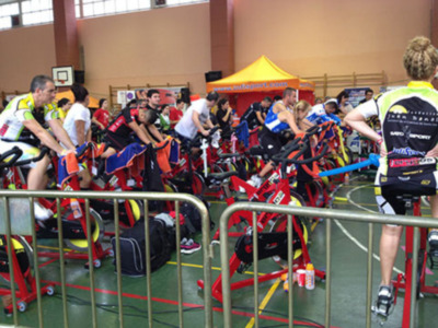 Jornada de pedaleo solidario 2012 en el Colegio sevillano de Santa Ana en los Remedios.