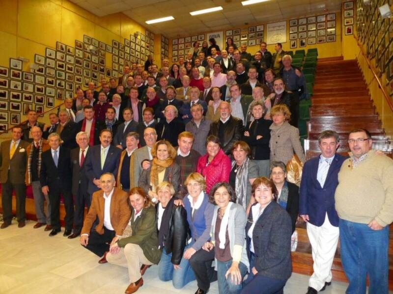 Jugadores, técnicos, árbitros de varias décadas balonmano del sevillano se reunieron en Antares