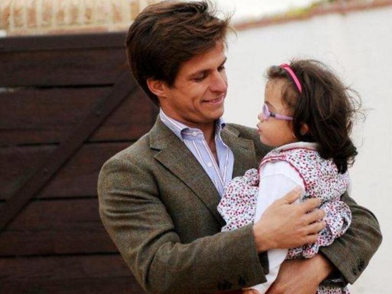 "El Juli" realiza un calendario solidario para niños con deficiencia mental