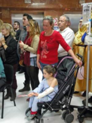 El cartero Real de las Hermandades de víspera visito el Hospital Macarena