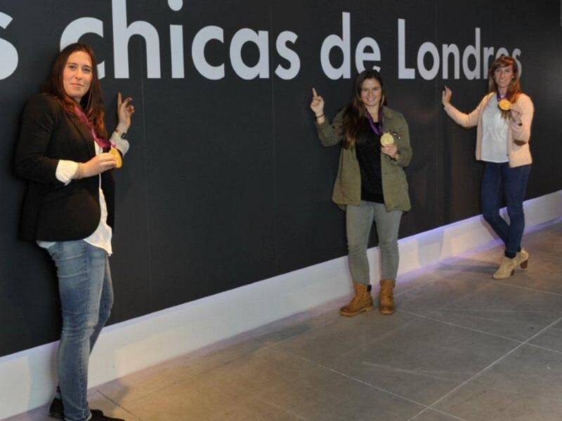 Las chicas de oro de olimpiada de Londres despiden el año con Michael Robinson en Canal Plus 