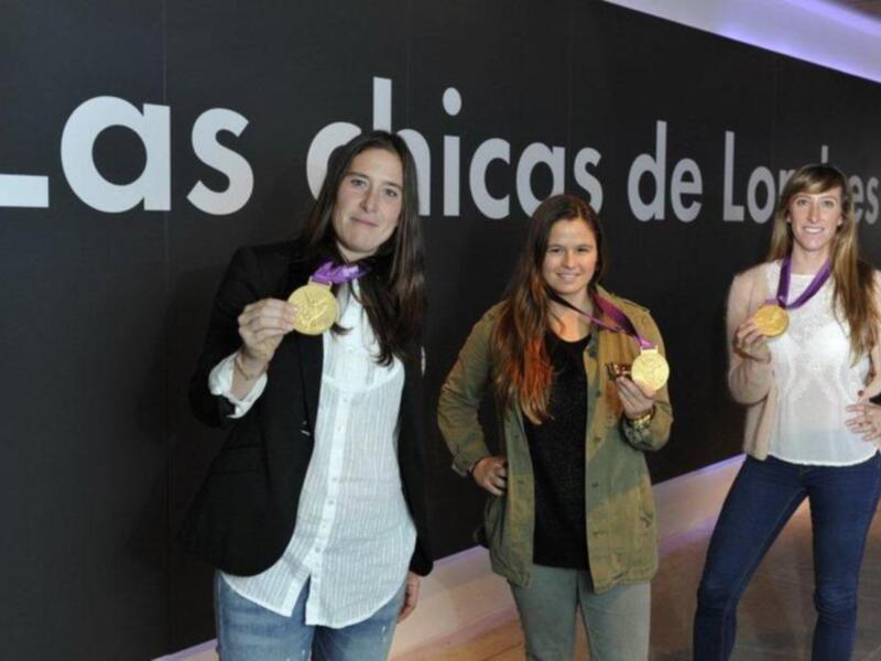 Las chicas de oro de olimpiada de Londres despiden el año con Michael Robinson en Canal Plus 