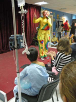 El cartero Real de las Hermandades de víspera visito el Hospital Macarena