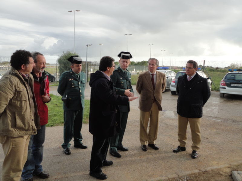 El Subdelegado visita las obras de reforma del cuartel de la Guardia Civil de Chipiona  