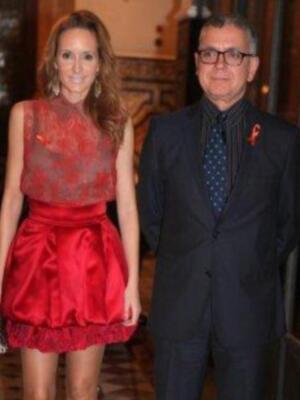 Sandra Ibarra junto a Juan Ramón Lucas, una mujer solidaria