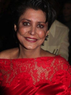 Claudia Revuelta debuta sobre la pasarela 