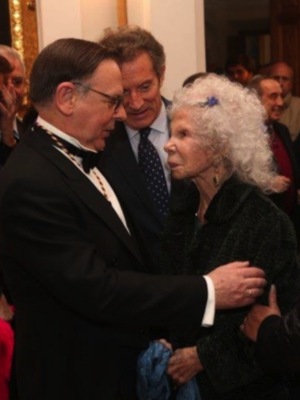 La duquesa de Alba, presidenta de honor de la fundación real academia de medicina y cirugía de Sevilla