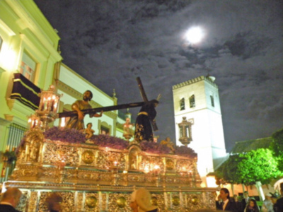La Hermandad del Nazareno de Alcalá del río sin completar su estación.