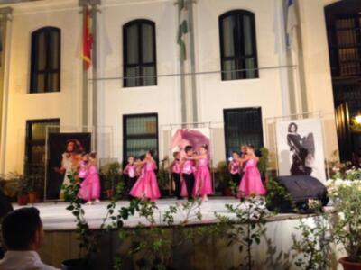 El espectáculo Sevilla canta a Rocío llenó la plaza de Andalucía(Chipiona)