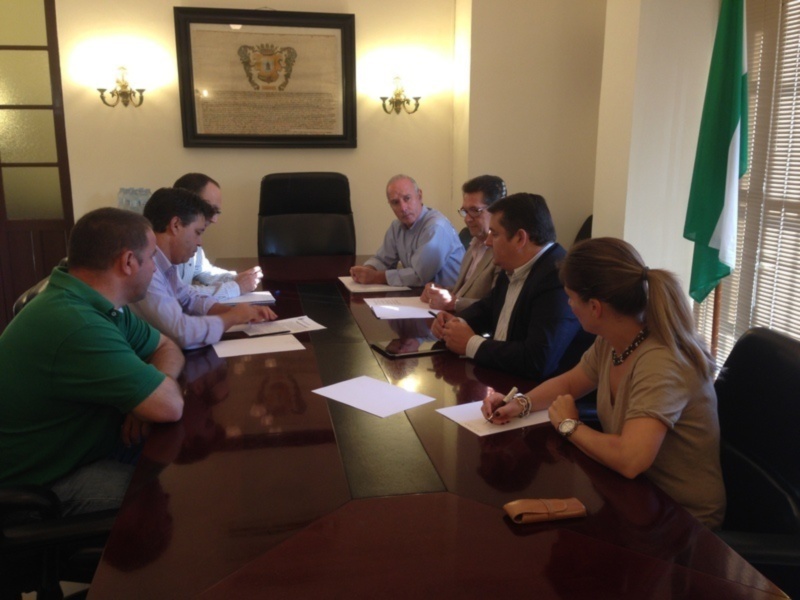 Antonio Sanz se compromete con Ayuntamiento y Coag a seguir trabajando en los problemas de la flor cortada(Chipiona)