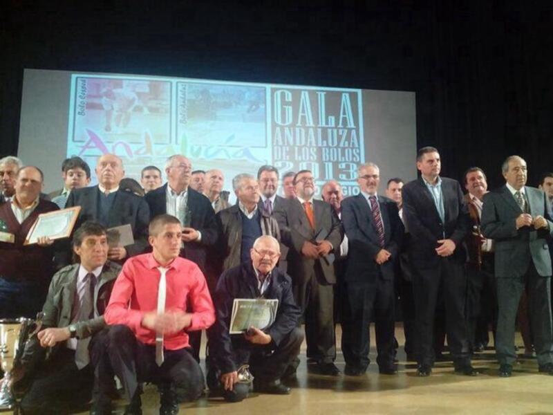 Un lazo negro en la Gala Andaluza de los Bolos
