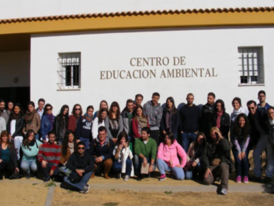 La comunidad universitaria conoce el trabajo de gestión de residuos de la Mancomunidad de la Vega	