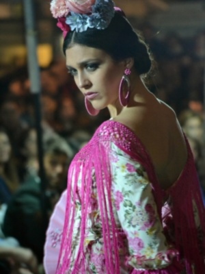 La feria ya se siente en Sevilla ,,,a los pies de la iglesia del Salvador 