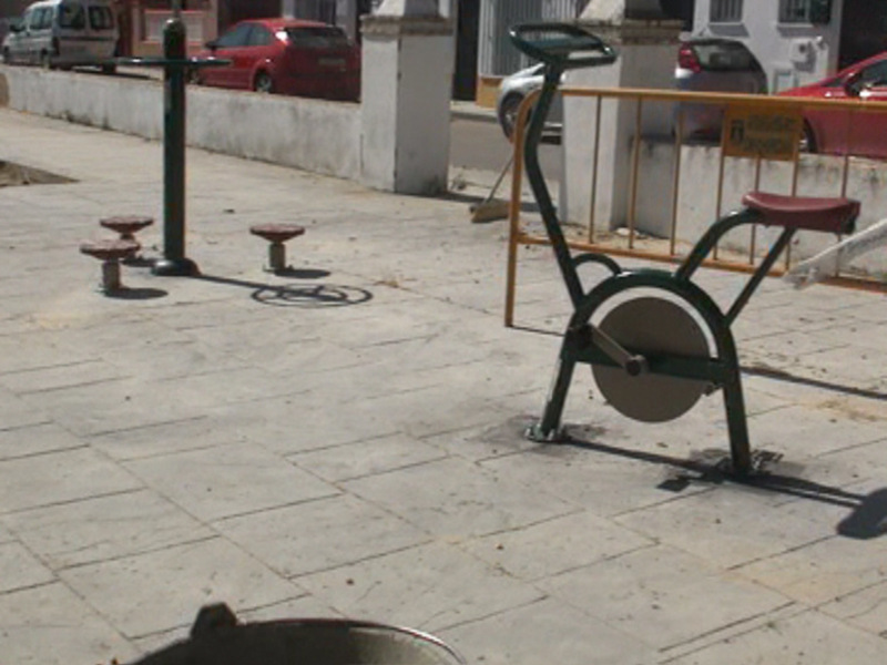 Los mayores de La Alcancía dispondrán de un espacio público con aparatos biosaludables para practicar gimnasia(Chipiona)