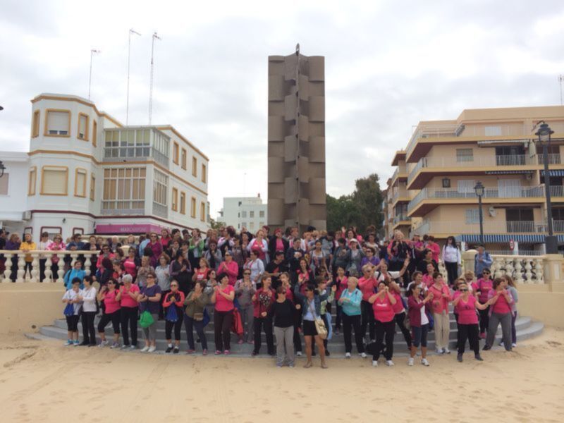 Ciento cincuenta personas marchan por la salud de las mujeres(Chipiona)  