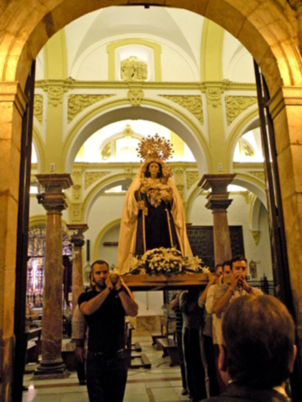 Sevilla.  Traslado de la Virgen del Carmen a su capilla del puente de Triana.