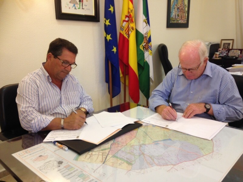 El Ayuntamiento y Madre Coraje firman un convenio de colaboración para la recogida y reciclaje de aceite vegetal usado(Chipiona)