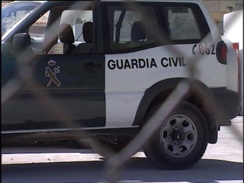 Guardia Civil en el camino.