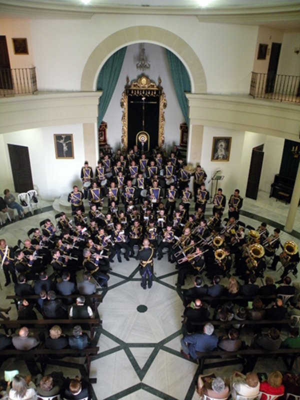 Provincia de Sevilla.La Hermandad de la Vera-cruz de Alcalá del Río celebró su anual concierto de música cofrade en su Edificio Vera-cruz.