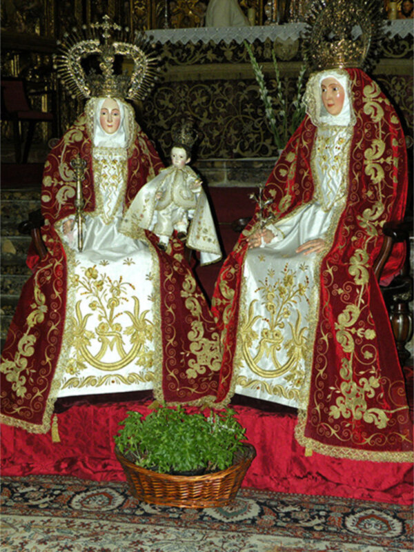 Sevilla.Besamanos de la abuela de Dios en Triana 