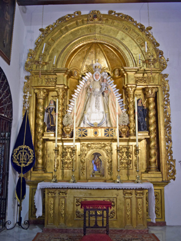 Sevilla.  La Virgen de Araceli de la Hermandad Filial sevillana de la Patrona de Lucena, luce nueva vestimenta para el tiempo estival.