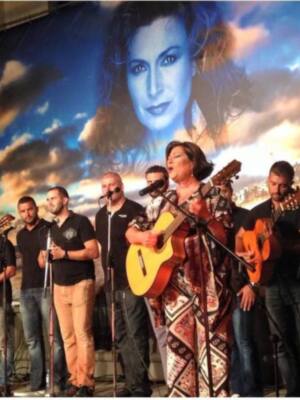 La poesía sale de lo más profundo del corazón de Isabel Fayos para abrir la sexta Semana Cultural de Rocío Jurado  