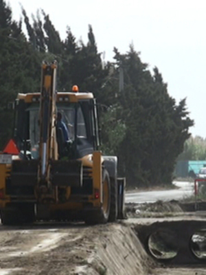 Agricultura intensifica la limpieza y adecentamiento en canales, arroyos y cunetas en previsión de las primeras lluvias otoñales(Chipiona)