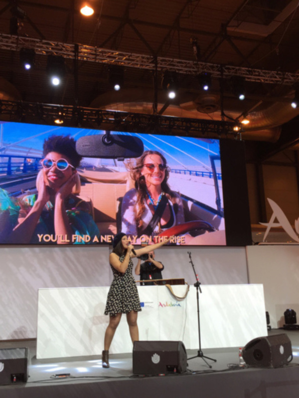 La cantante Iolanda interpreta Magic Cádiz en FITUR. El videoclip de promoción turística de la provincia de Cádiz supera las 120.000 reproducciones