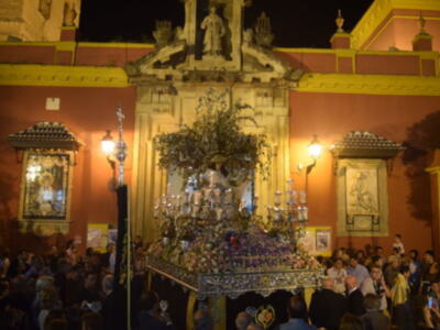 El barrio de San Lorenzo con la Pastora de San Antonio de Sevilla