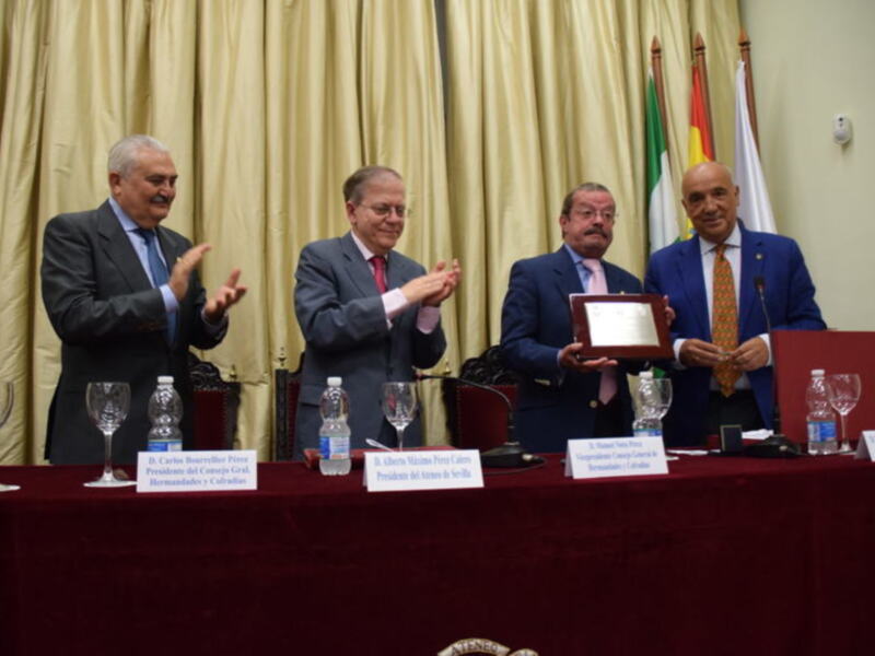 El Vicepresidente del Consejo General de Hermandades de Sevilla Manuel Nieto Pérez homenajeado por la Asociación Amigo de Perejil