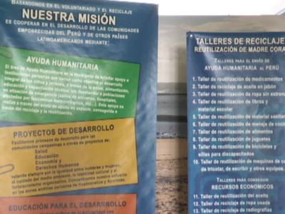 Una exposición de Madre Coraje muestra en el centro El camaleón la importancia del reciclaje para su labor solidaria