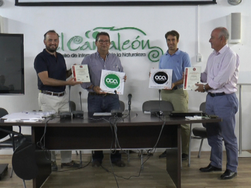 Antonio Peña recoge las acreditaciones al Centro El camaleón por dos importantes certificaciones de calidad y medio ambiente
