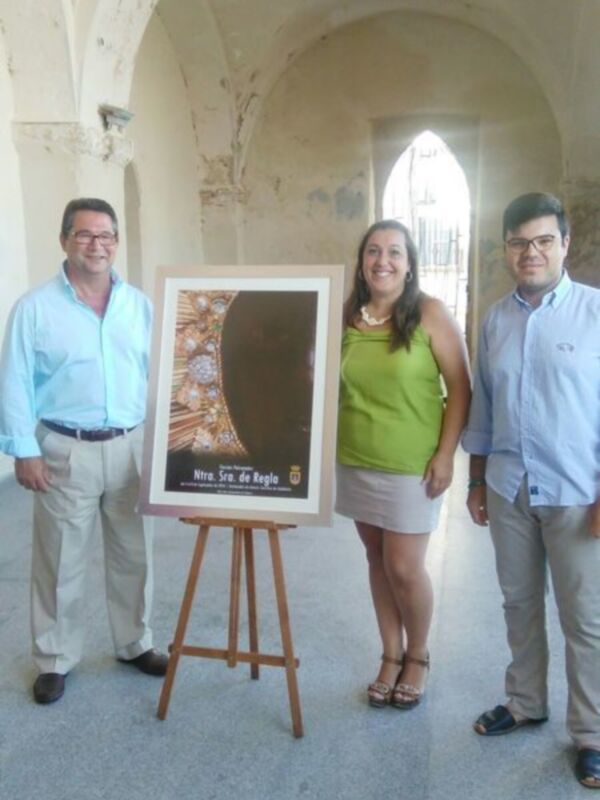 Antonio Peña y Davinia Valdés presentan oficialmente la programación y el cartel de las fiestas patronales de Nuestra Señora de Regla