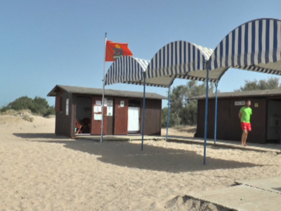 Efectivos de Protección Civil salvan la vida en Las tres piedras a un hombre de 76 años que se encontraba inconsciente en la zona de baño