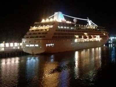 Llegan barcos de turistas a Sevilla