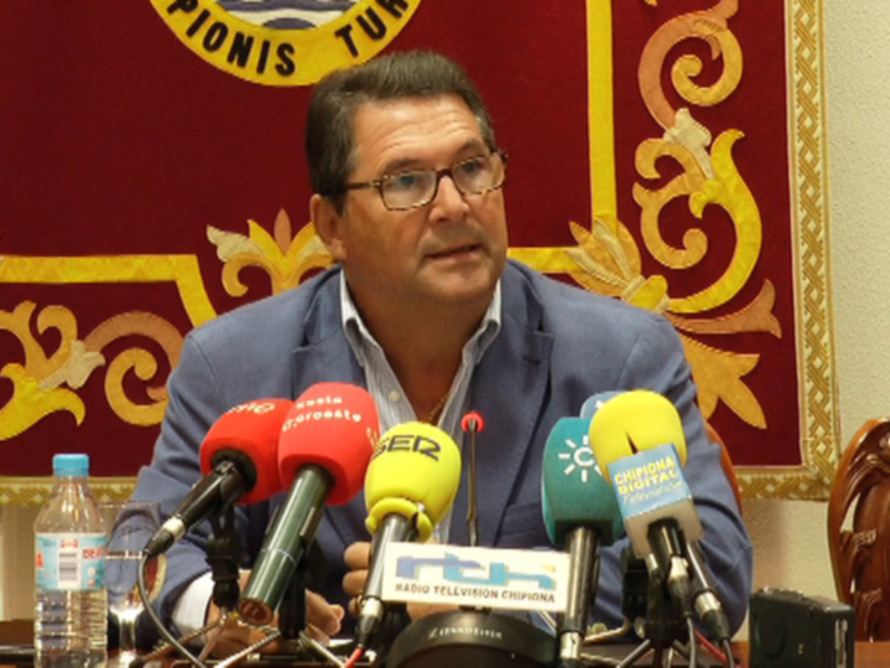 Antonio Peña afirma que renuncia a la Alcaldía ante la imposibilidad de solucionar el problema de los derribos de viviendas