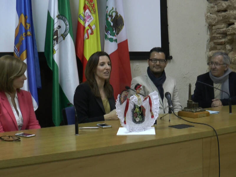 Isabel Jurado recibe a un representante de la Comisión del quinto centenario de la fundación de la ciudad mejicana de Veracruz