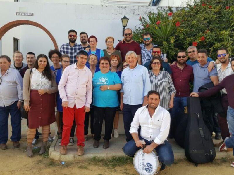 Francisco Reyes recibió ayer un cálido y merecido homenaje sorpresa organizado por Asefichi por ser un padre ejemplar