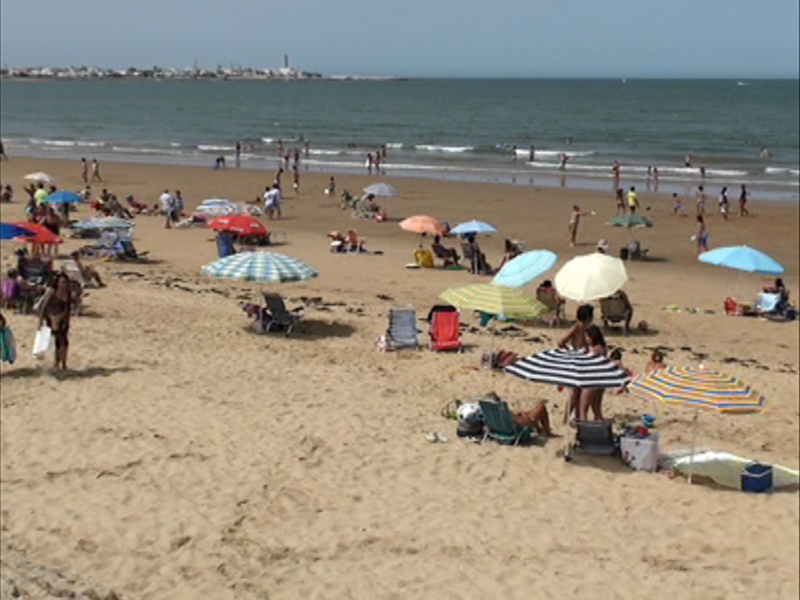 El Ayuntamiento pedirá a la Consejería y Demarcación de Costas el inicio de las gestiones necesarias para regenerar la playa y el corral de Montijo.