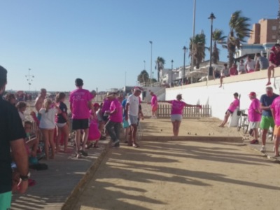 El histórico torneo de petanca Playa de Regla llega a su punto álgido de competición