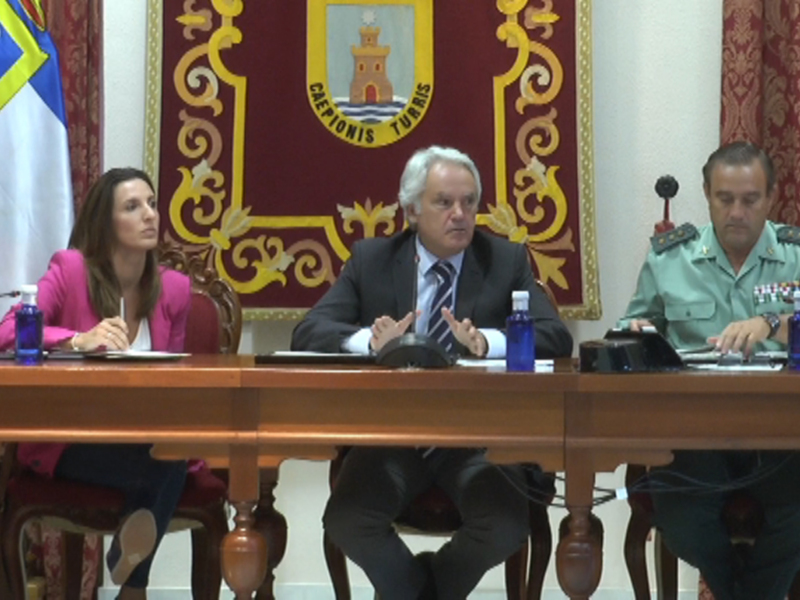 El subdelegado del Gobierno y la alcaldesa de Chipiona acuerdan intensificar la colaboración en materia de seguridad y el dispositivo para las Fiestas