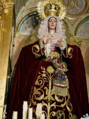 La titular mariana de la Hermandad de Jesús Nazareno de Alcalá el Río vestida en tiempo estival.