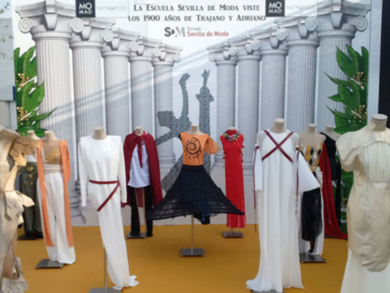 La Escuela Sevilla de Moda viste los 1900 años de Trajano y Adriano en MOMAD Metrópolis
