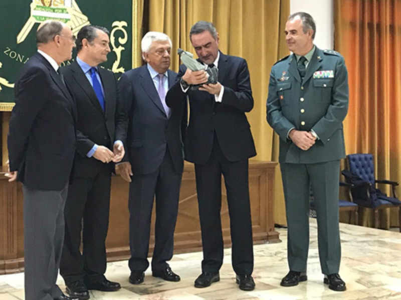 Los amigos de la Guardia Civil premian a Carlos Herrera